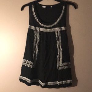 5 FOR $25 🛍Black and White Embroidered Tank